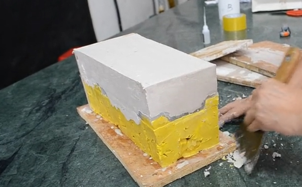 模具硅橡膠成型后怎樣制作外模？